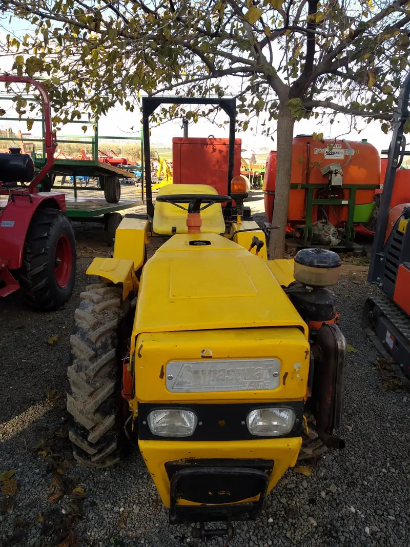 Tractor Pasquali amarillo